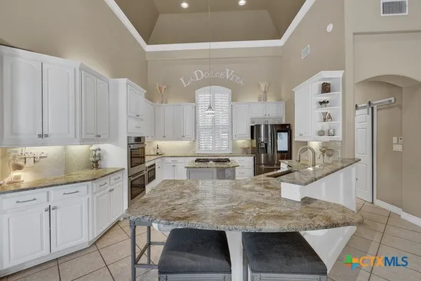 $998,000 | 9752 Trophy Oaks Drive, San Antonio, TX 78266