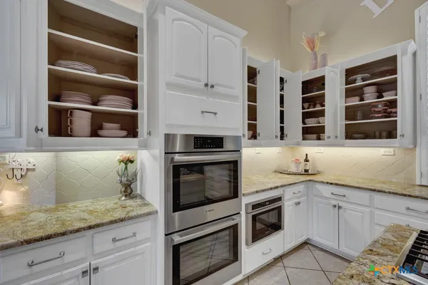 $998,000 | 9752 Trophy Oaks Drive, San Antonio, TX 78266