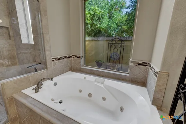 $998,000 | 9752 Trophy Oaks Drive, San Antonio, TX 78266