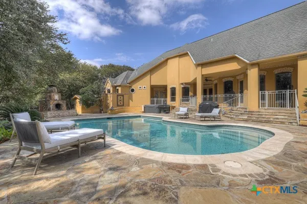 $998,000 | 9752 Trophy Oaks Drive, San Antonio, TX 78266