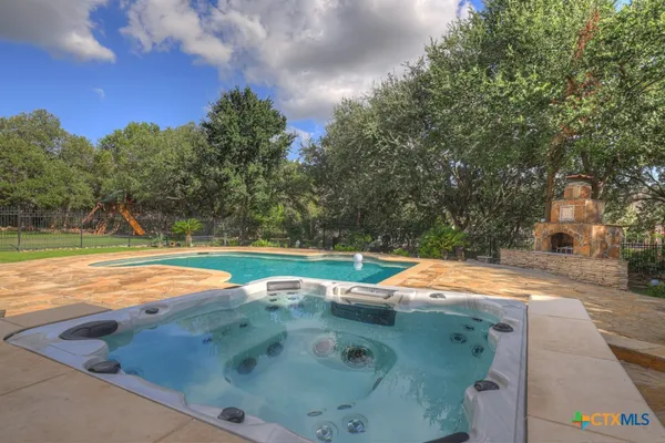 $998,000 | 9752 Trophy Oaks Drive, San Antonio, TX 78266