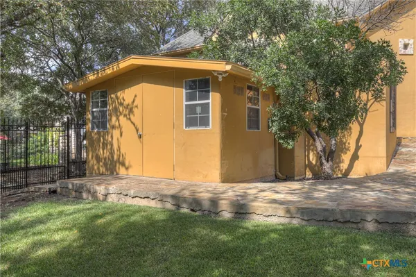 $998,000 | 9752 Trophy Oaks Drive, San Antonio, TX 78266