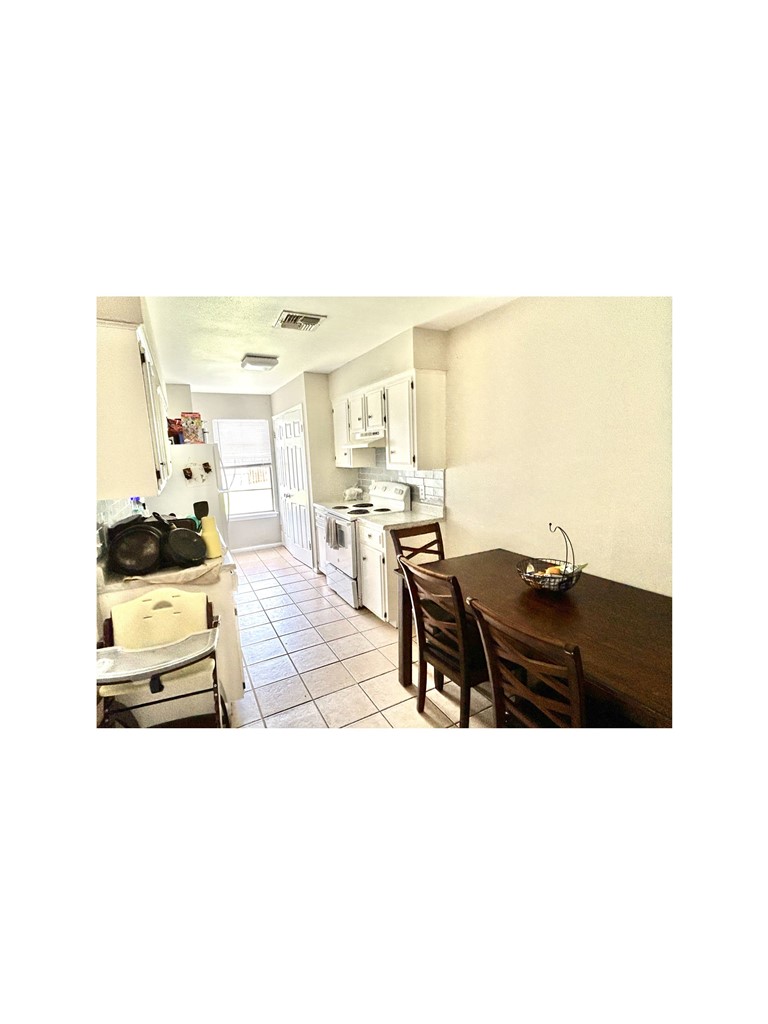 1608 Cimmarron Street, Unit B Portland, TX 78374 - Photo 4 of 11