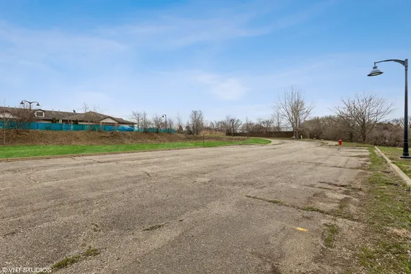 $89,900 | 1188 East Algonquin Road, Algonquin, IL 60102