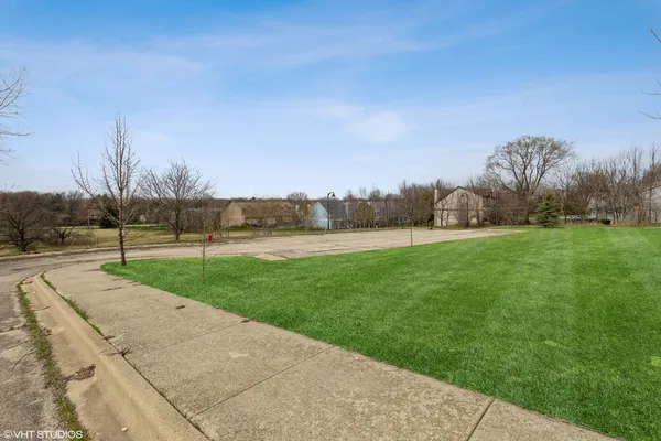 $89,900 | 1188 East Algonquin Road, Algonquin, IL 60102