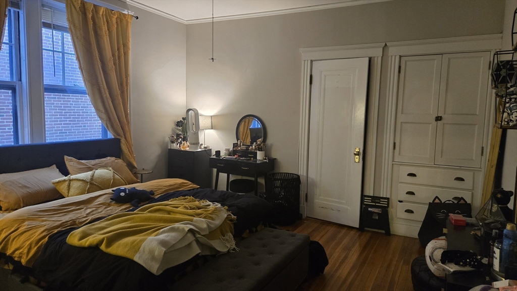 1986 Commonwealth, Unit 4 Boston, MA 02135 - Photo 8 of 10 a bedroom with a bed and a dresser