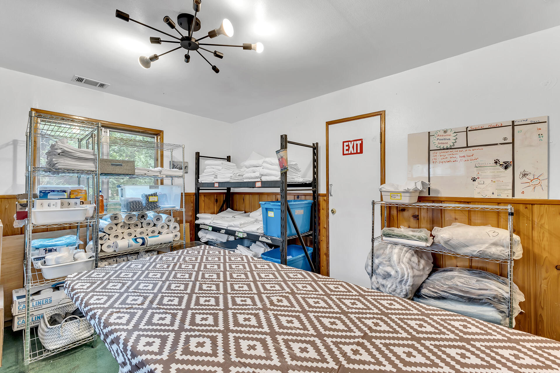 54585 North Circle Drive Idyllwild, CA 92549 - Photo 40 of 58 a bedroom with furniture and a flat tv screen