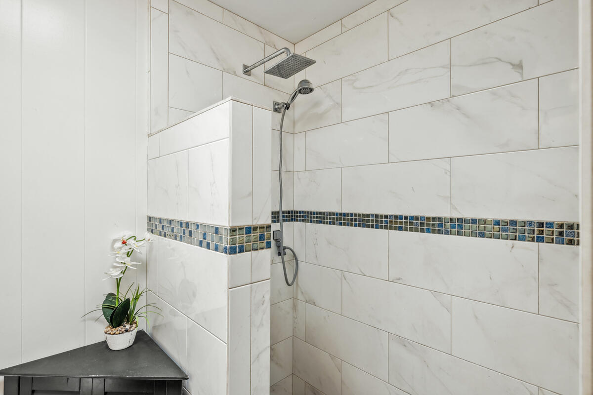 3567 Waha Road Kalaheo, HI 96741 - Photo 16 of 25 a bathroom with a shower and a potted plant