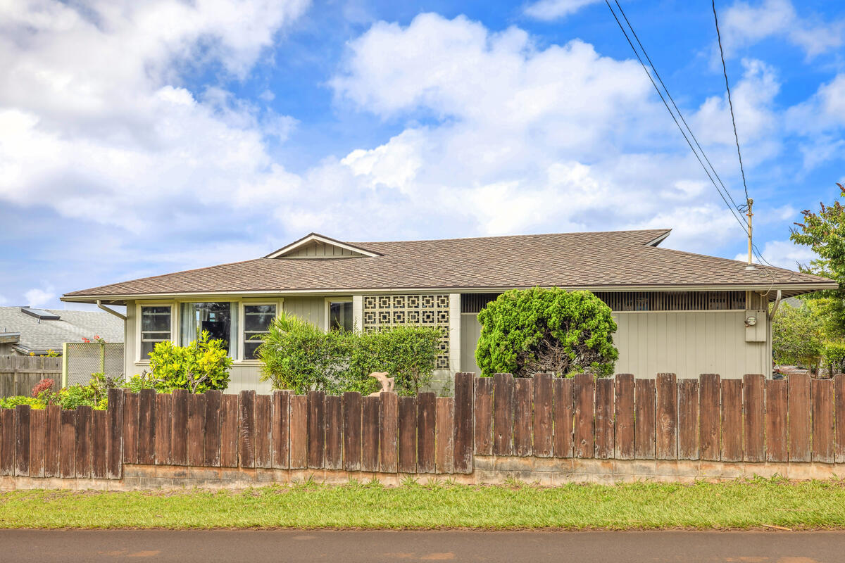 3567 Waha Road Kalaheo, HI 96741 - Photo 4 of 25 a front view of a house with a yard