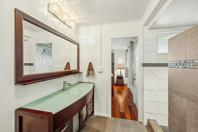 a en suite bathroom with a sink and a mirror