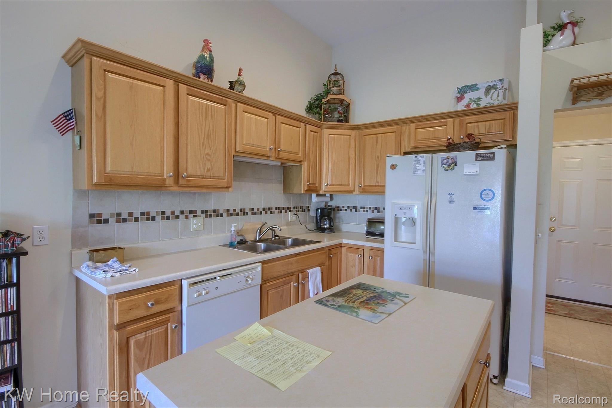 22441 Timber Ridge Court Trenton, MI 48183 - Photo 12 of 29 12-Kitchen 2nd View.jpg
