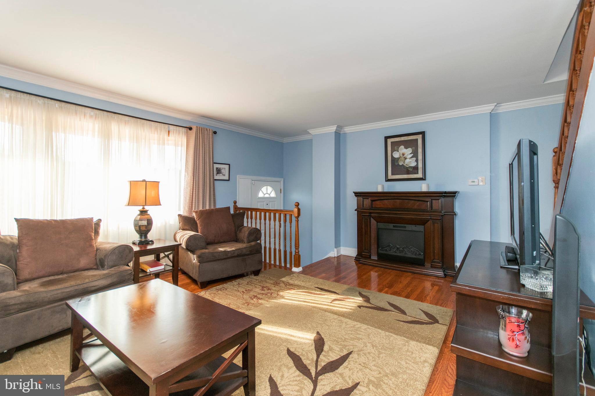 12404 Rambler Road Philadelphia, PA 19154 - Photo 3 of 17 Living Room