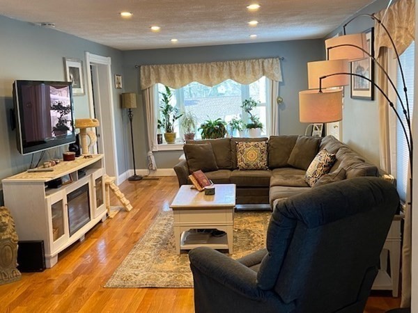 53 Great Woods Road Saugus, MA 01906 - Photo 11 of 40 Gallery Image 11