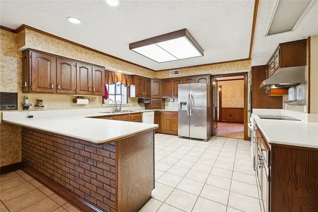 $570,000 | 3600 Lake Ontario Drive, Harvey, LA 70058