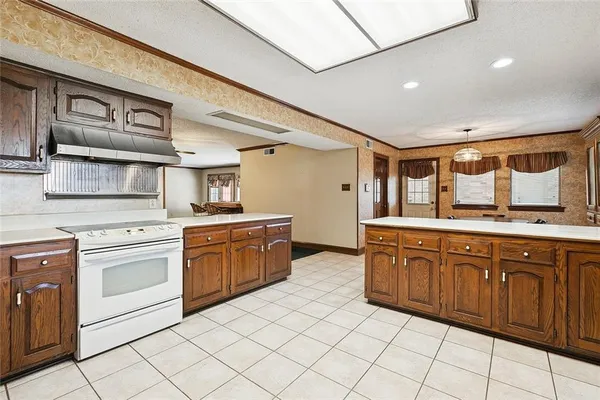 $569,000 | 3600 Lake Ontario Drive, Harvey, LA 70058