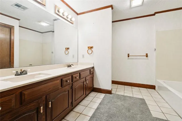 $570,000 | 3600 Lake Ontario Drive, Harvey, LA 70058