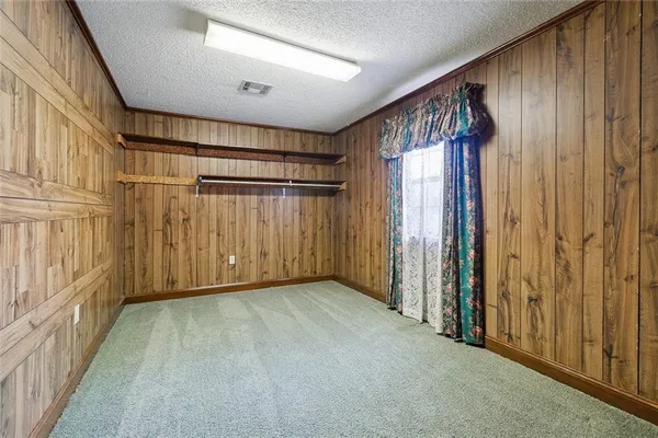 $569,000 | 3600 Lake Ontario Drive, Harvey, LA 70058