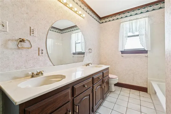 $569,000 | 3600 Lake Ontario Drive, Harvey, LA 70058