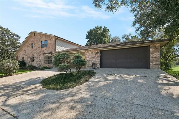 $569,000 | 3600 Lake Ontario Drive, Harvey, LA 70058