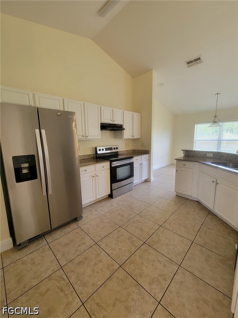 8071 Liriope Loop Lehigh Acres, FL 33972 - Photo 4 of 14