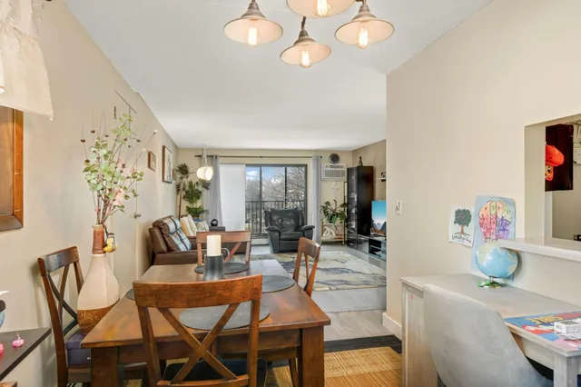 $193,000 | 10501 Cedar Lake Road, Unit 420, Minnetonka, MN 55305