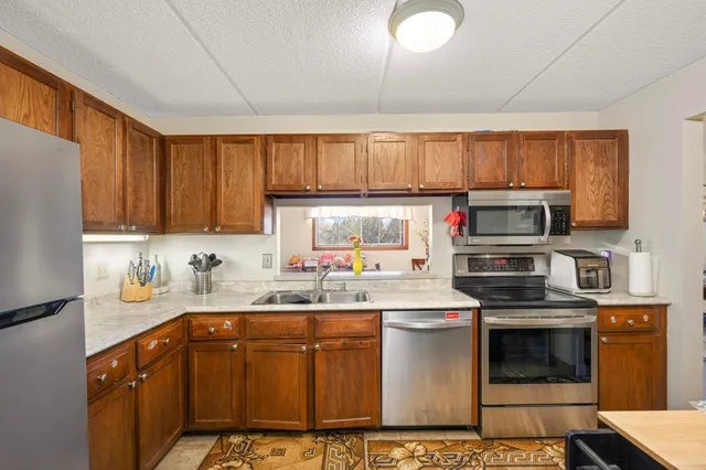 $193,000 | 10501 Cedar Lake Road, Unit 420, Minnetonka, MN 55305