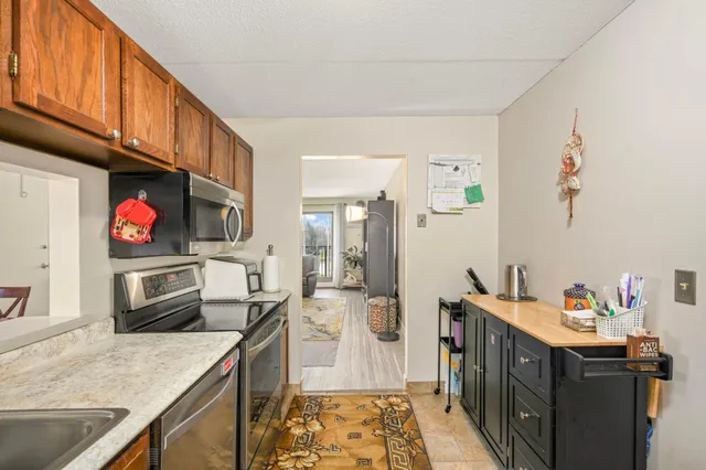 $193,000 | 10501 Cedar Lake Road, Unit 420, Minnetonka, MN 55305