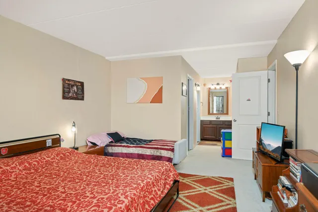 $193,000 | 10501 Cedar Lake Road, Unit 420, Minnetonka, MN 55305