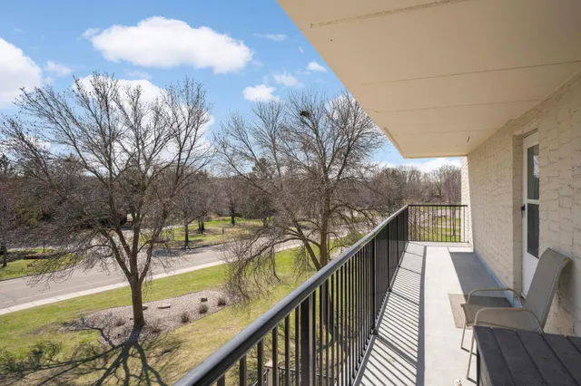 $193,000 | 10501 Cedar Lake Road, Unit 420, Minnetonka, MN 55305