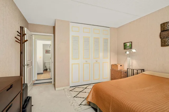 $193,000 | 10501 Cedar Lake Road, Unit 420, Minnetonka, MN 55305