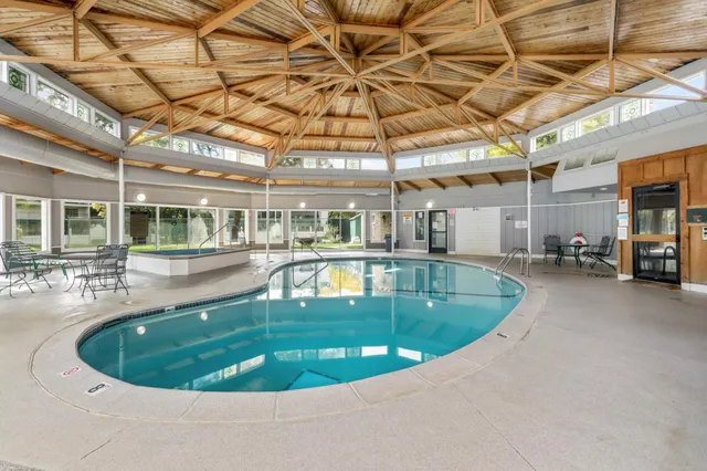 $193,000 | 10501 Cedar Lake Road, Unit 420, Minnetonka, MN 55305