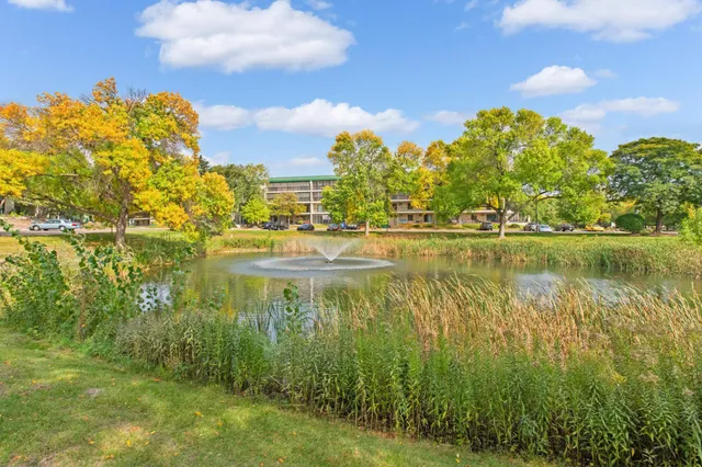 $193,000 | 10501 Cedar Lake Road, Unit 420, Minnetonka, MN 55305