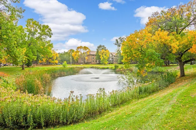 $193,000 | 10501 Cedar Lake Road, Unit 420, Minnetonka, MN 55305