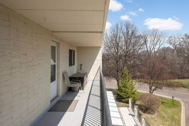 $193,000 | 10501 Cedar Lake Road, Unit 420, Minnetonka, MN 55305