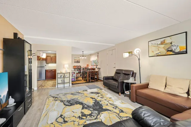 $193,000 | 10501 Cedar Lake Road, Unit 420, Minnetonka, MN 55305