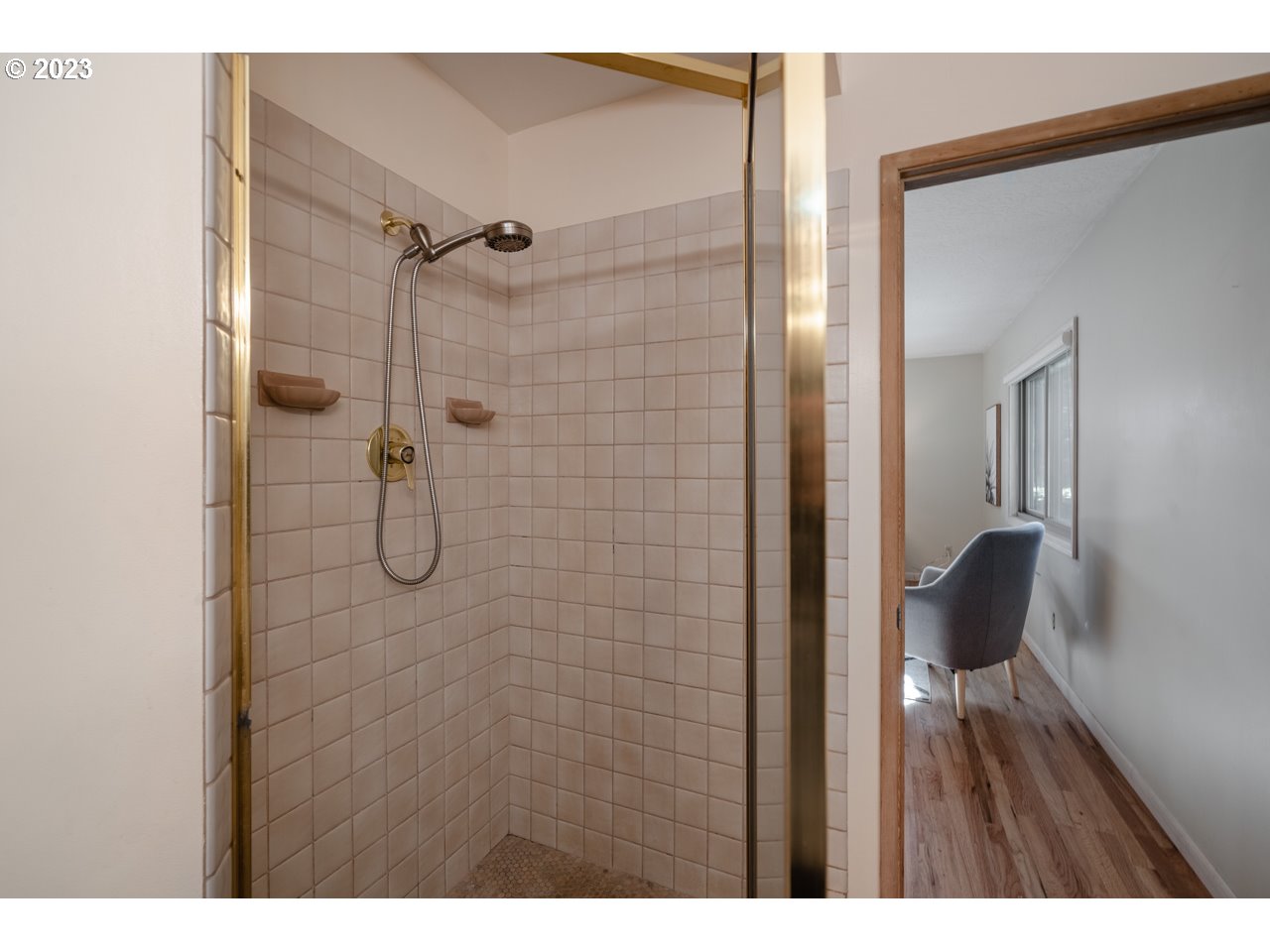 2145 Southwest Roxbury Avenue Portland, OR 97225 - Photo 16 of 32 Bathroom