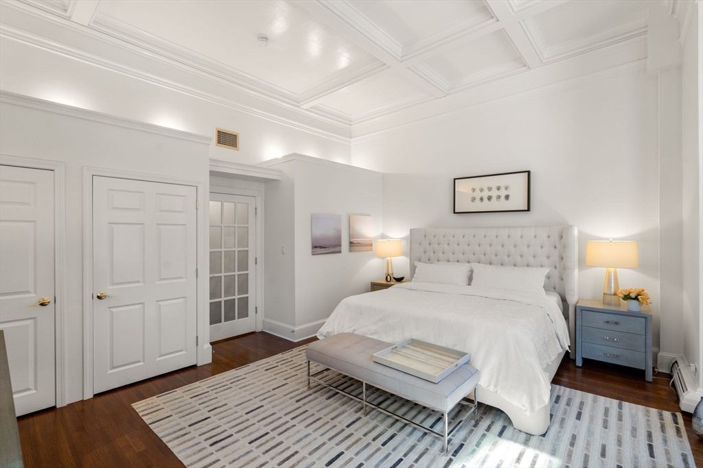 113 Commonwealth Avenue, Unit 3 Boston, MA 02116 - Photo 22 of 30 a bedroom with a bed and wooden floor