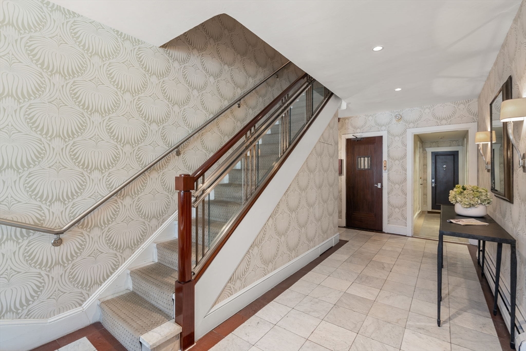 113 Commonwealth Avenue, Unit 3 Boston, MA 02116 - Photo 27 of 30