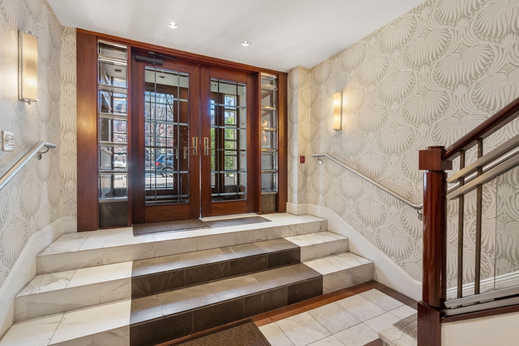 113 Commonwealth Avenue, Unit 3 Boston, MA 02116 - Photo 3 of 30 a view of an entryway