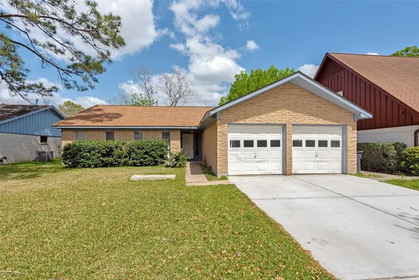$2,100 | 807 Seacliff Drive, Houston, TX 77062