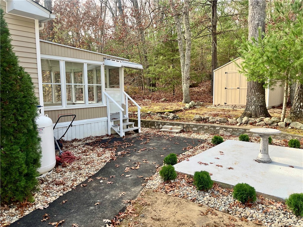 87 Sherwood Valley Lane Coventry, RI 02816 - Photo 4 of 24 Gallery Image 4