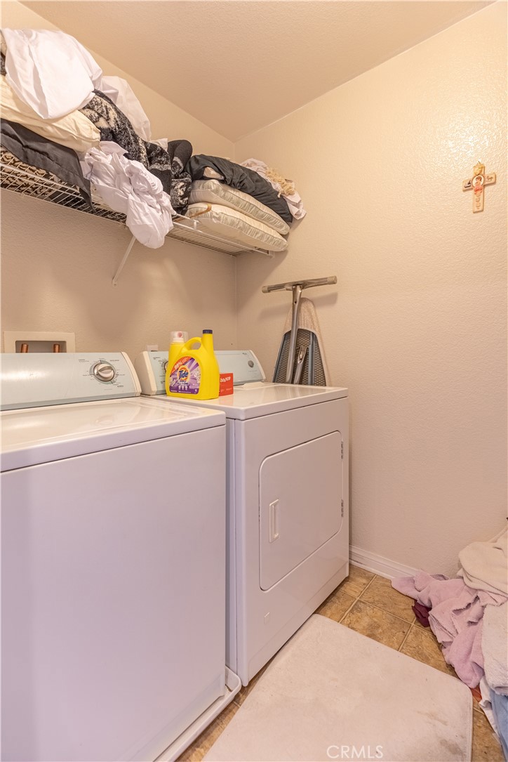 9131 Santa Barbara Drive Riverside, CA 92508 - Photo 20 of 29 a utility room with dryer and washer
