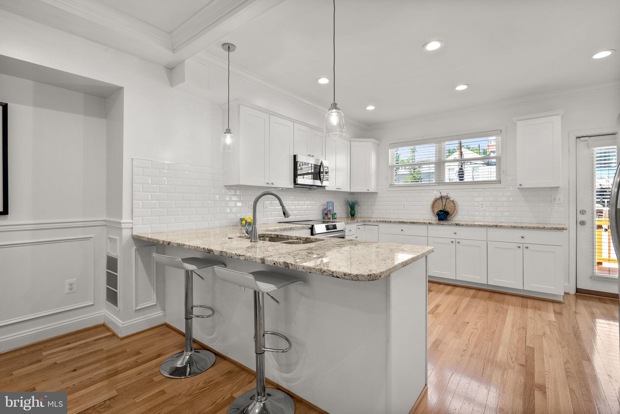 925 Decatur Street Northwest Washington, DC 20011 - Photo 11 of 41 Breakfast bar with seating