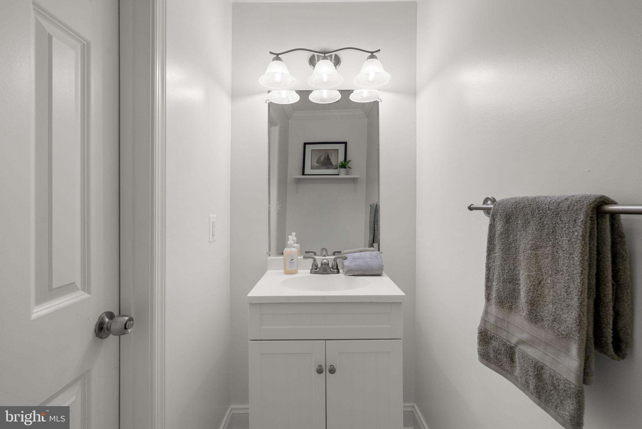 925 Decatur Street Northwest Washington, DC 20011 - Photo 15 of 41 Main level powder room