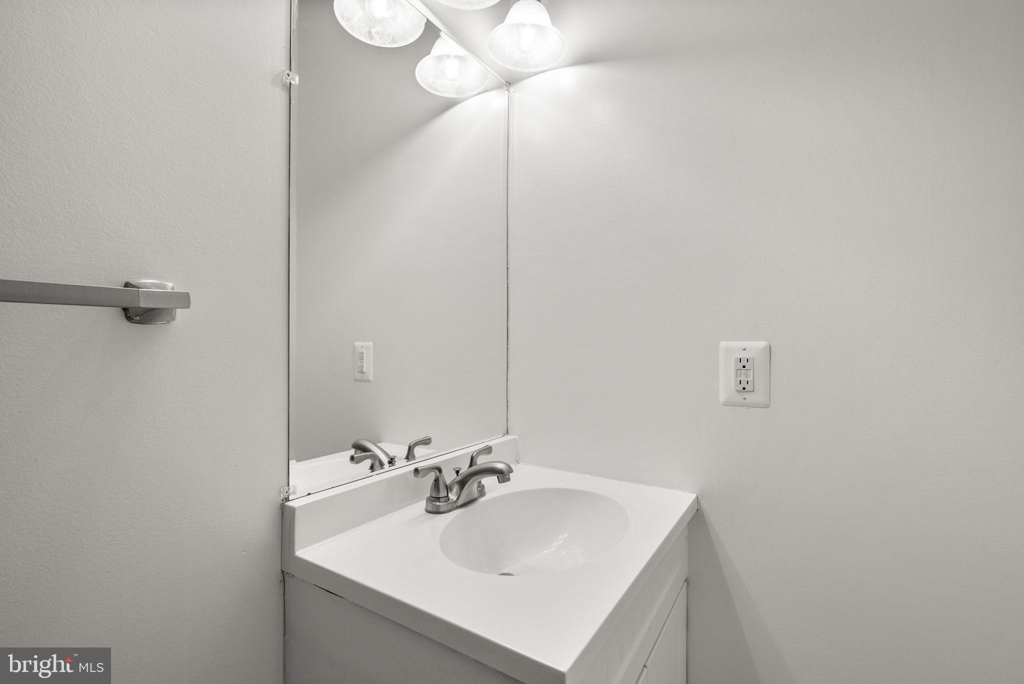 925 Decatur Street Northwest Washington, DC 20011 - Photo 27 of 41 Hall bath