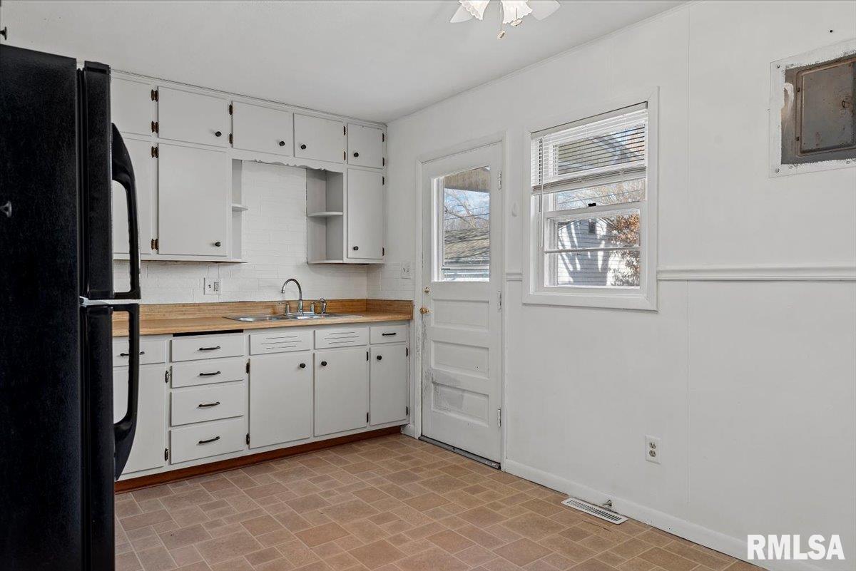 47 Lilac Lane Springfield, IL 62702 - Photo 8 of 26 Gallery Image 8