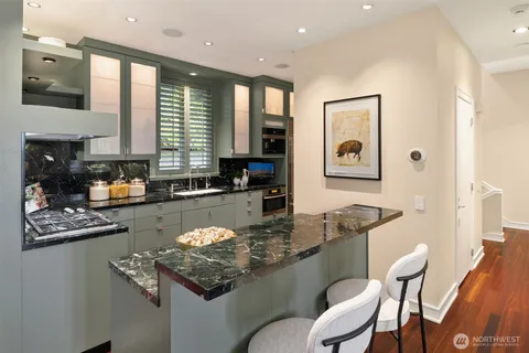 $1,997,000 | 708 13th Avenue East, Seattle, WA 98102