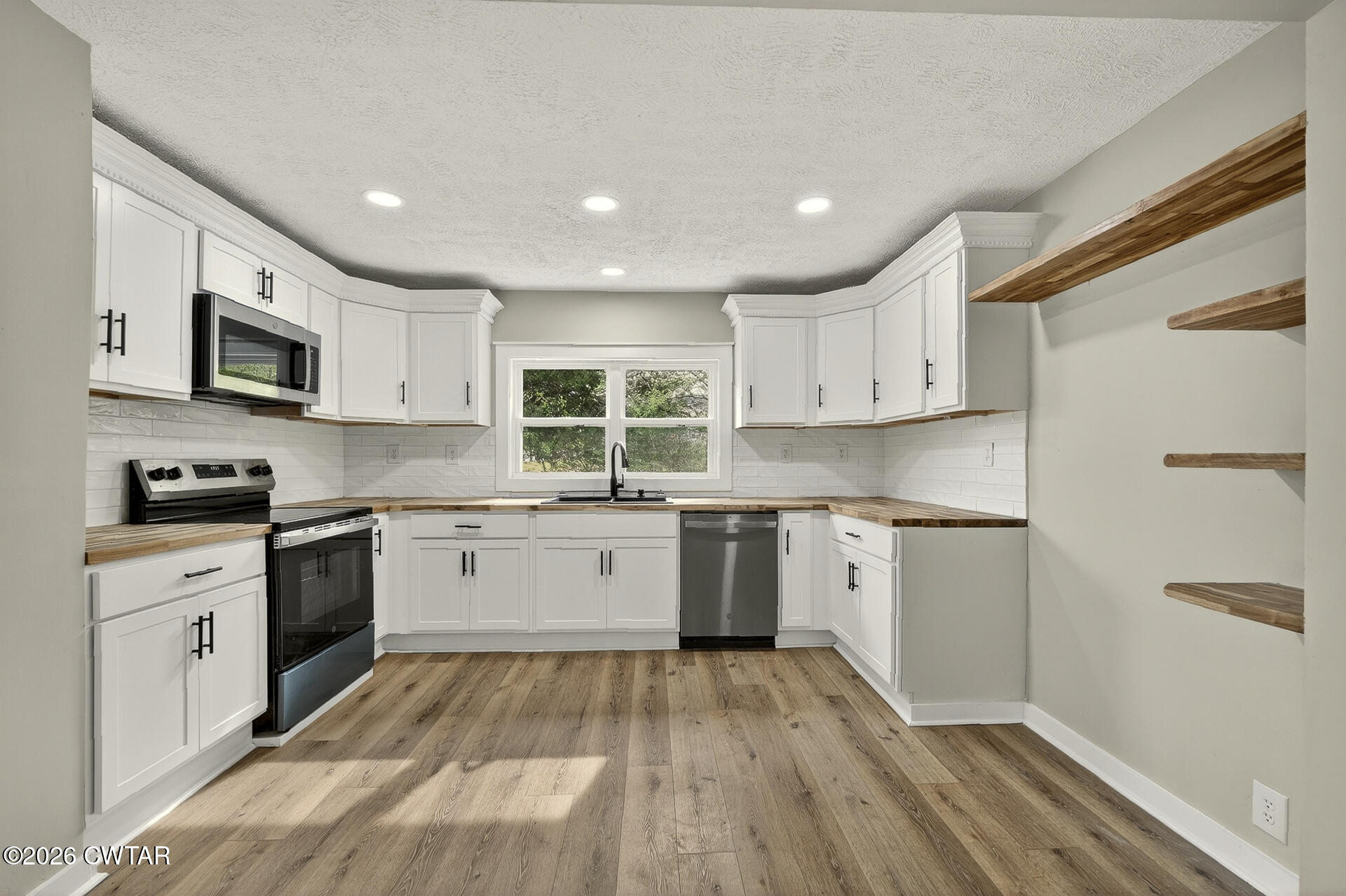 402 Harts Bridge Road Jackson, TN 38301 - Photo 6 of 38 a kitchen with granite countertop appliances cabinets and a sink