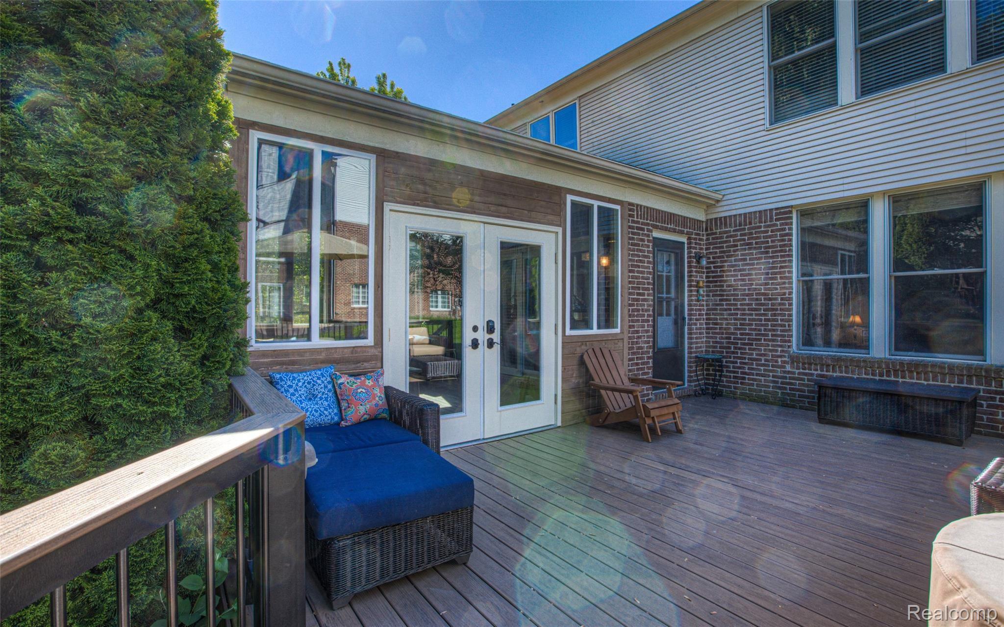 1915 Catlin Drive Rochester, MI 48306 - Photo 37 of 39 37 - Comosite Deck.jpg