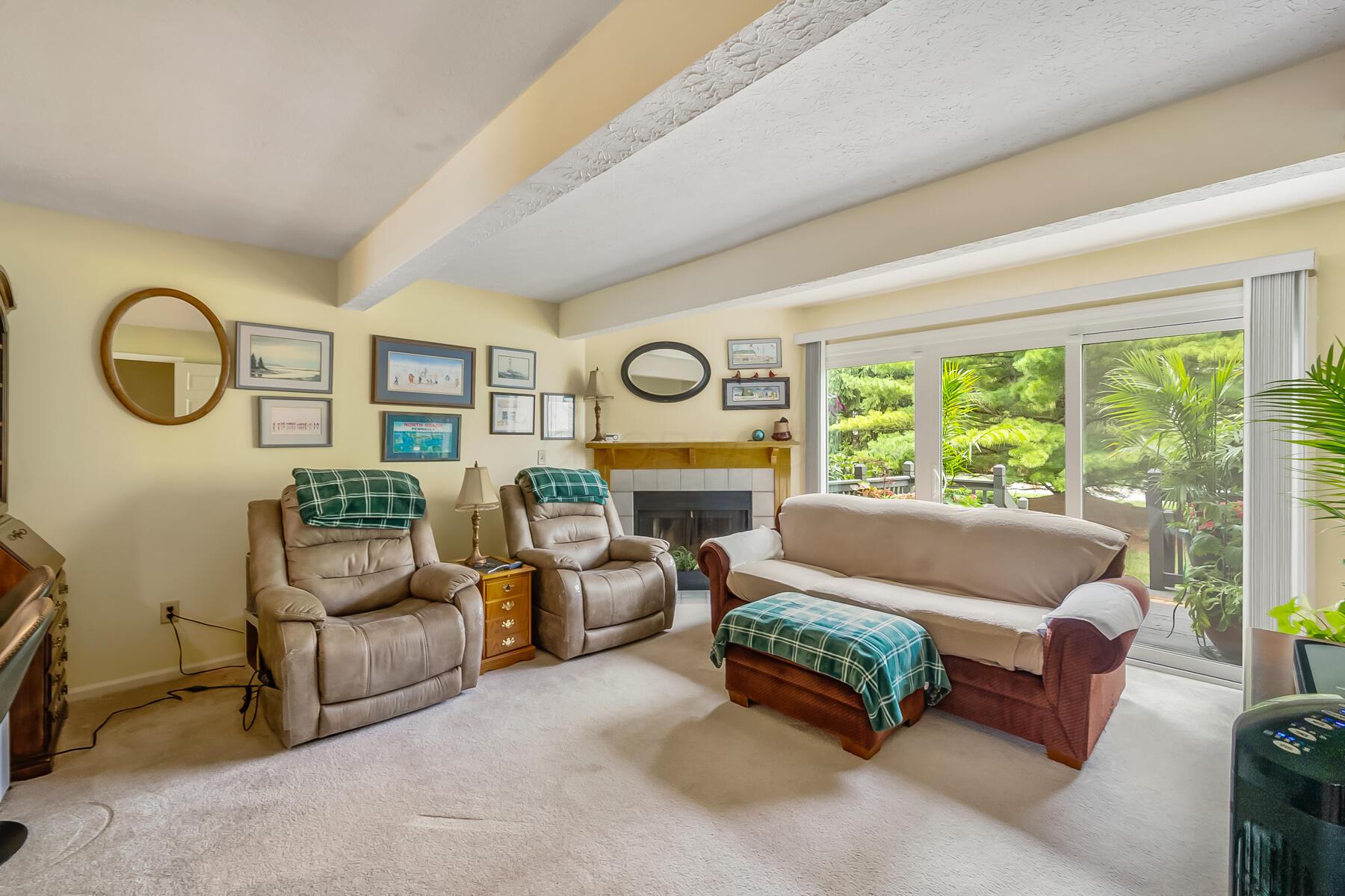 6986 Avery Road Dublin, OH 43017 - Photo 11 of 31 living room